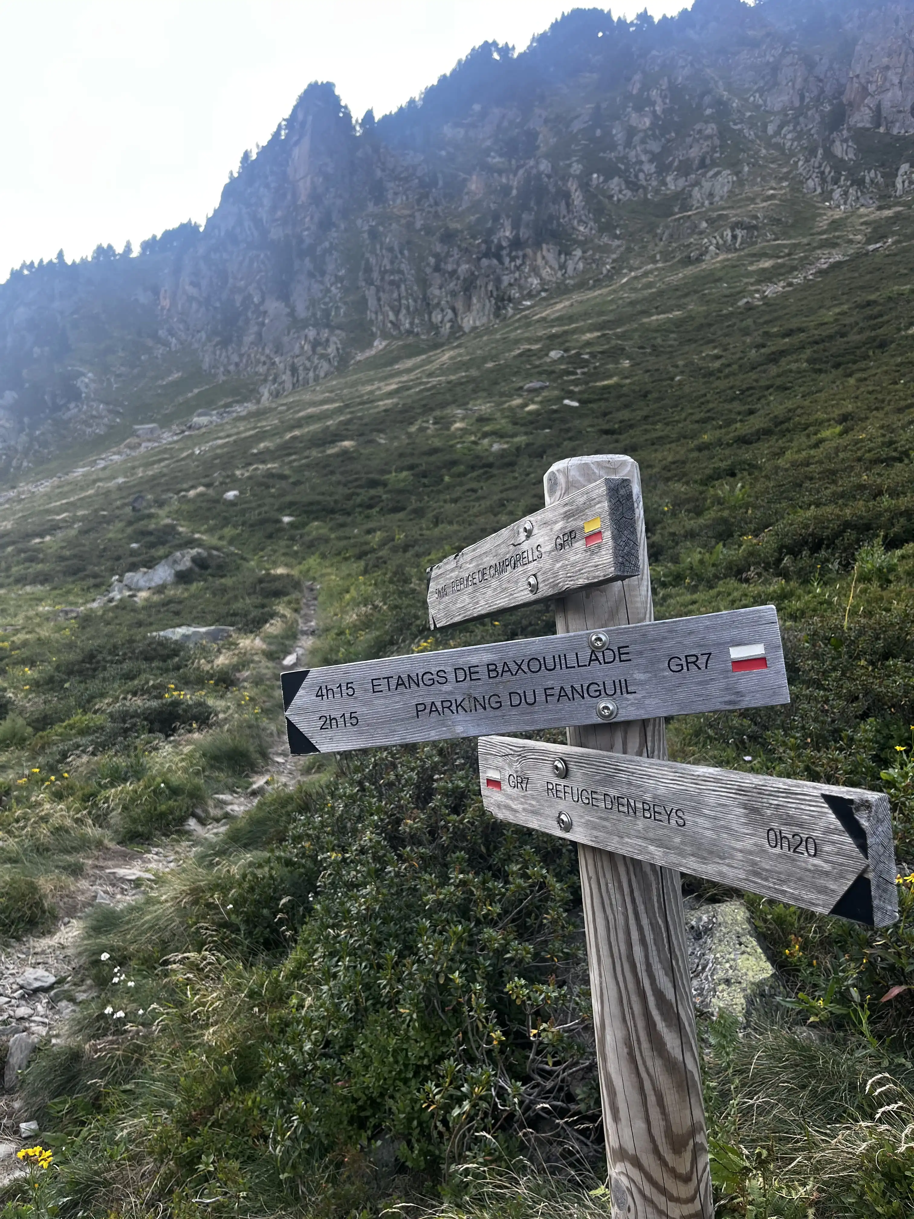 Trek dans les Pyrénées — chemin de randonnée