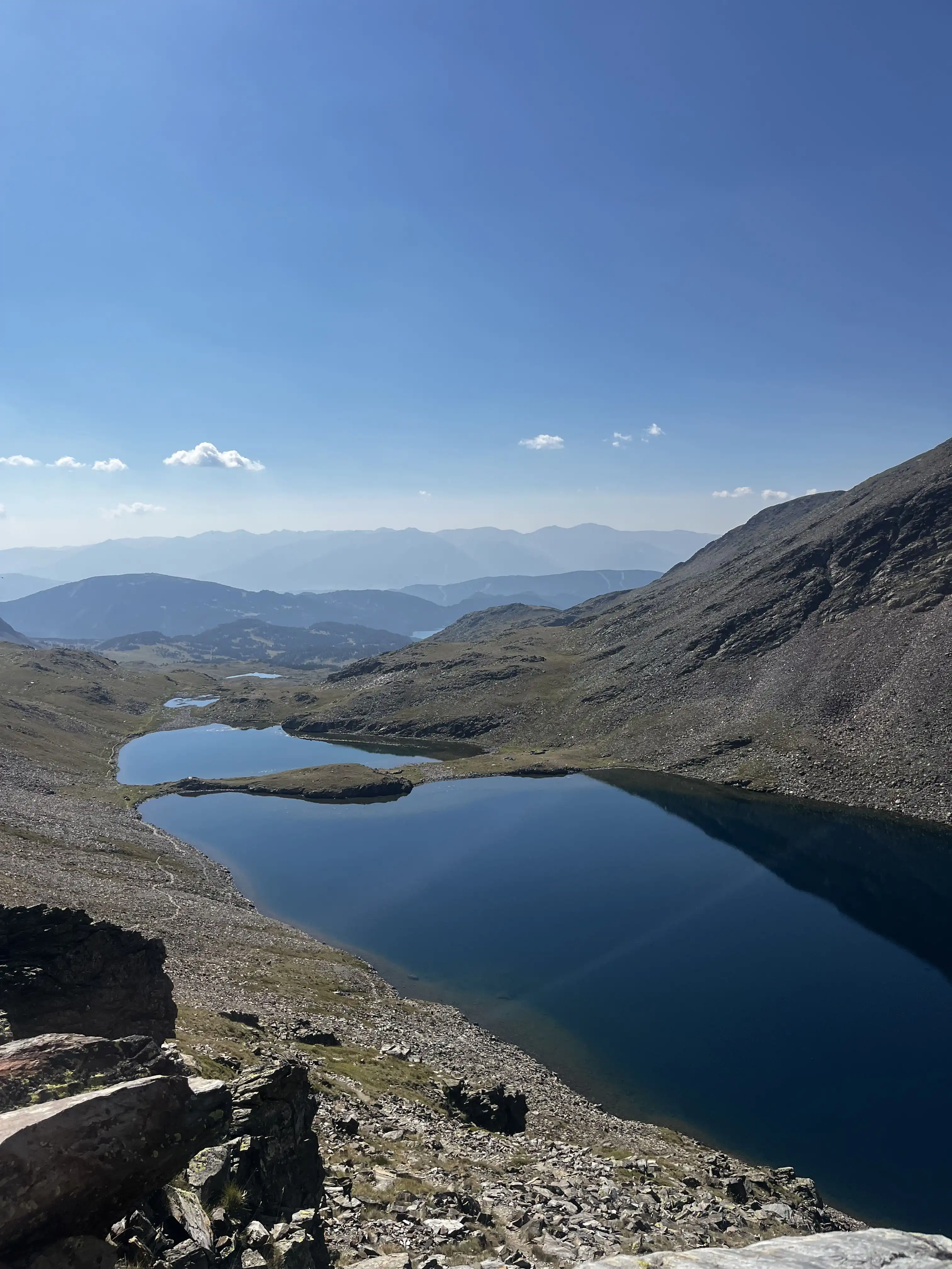 Trek dans les Pyrénées — paysage en fin de journée